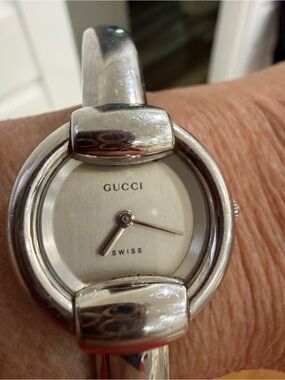 Gucci Silver-Tone Round Bangle Watch